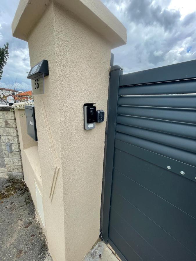 O'Bon'Plan Apartment Givors Exterior photo